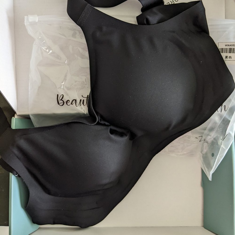NIB Black Seamless Gel Cup Bra